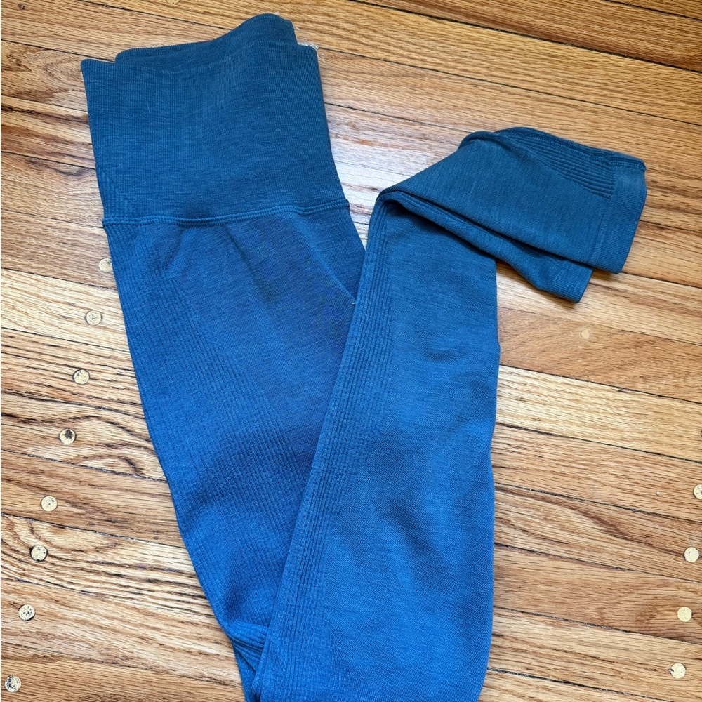 Lululemon textured tights size 8.